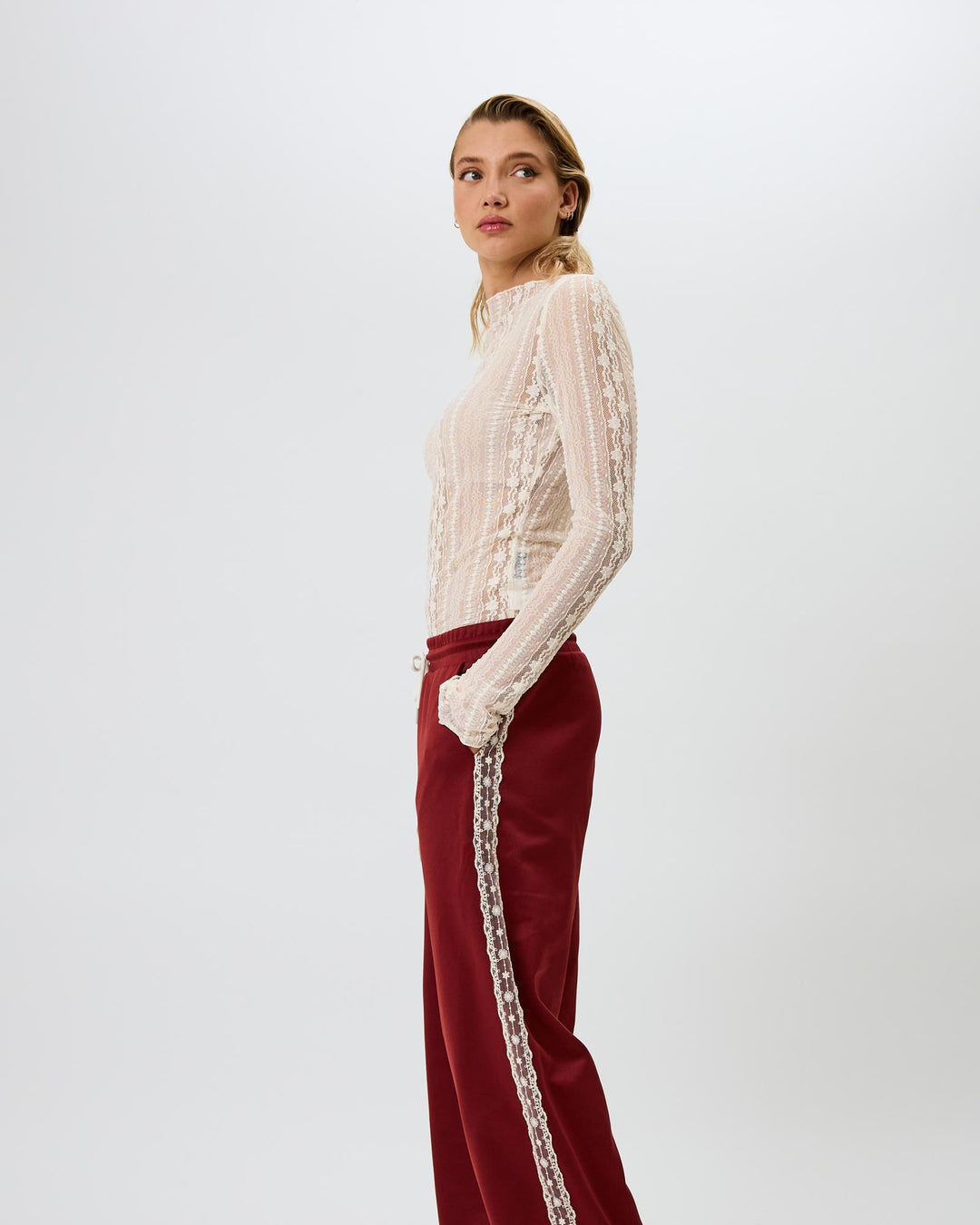 Zahara Lace Longsleeve Off White Zahara Lace Longsleeve Off White