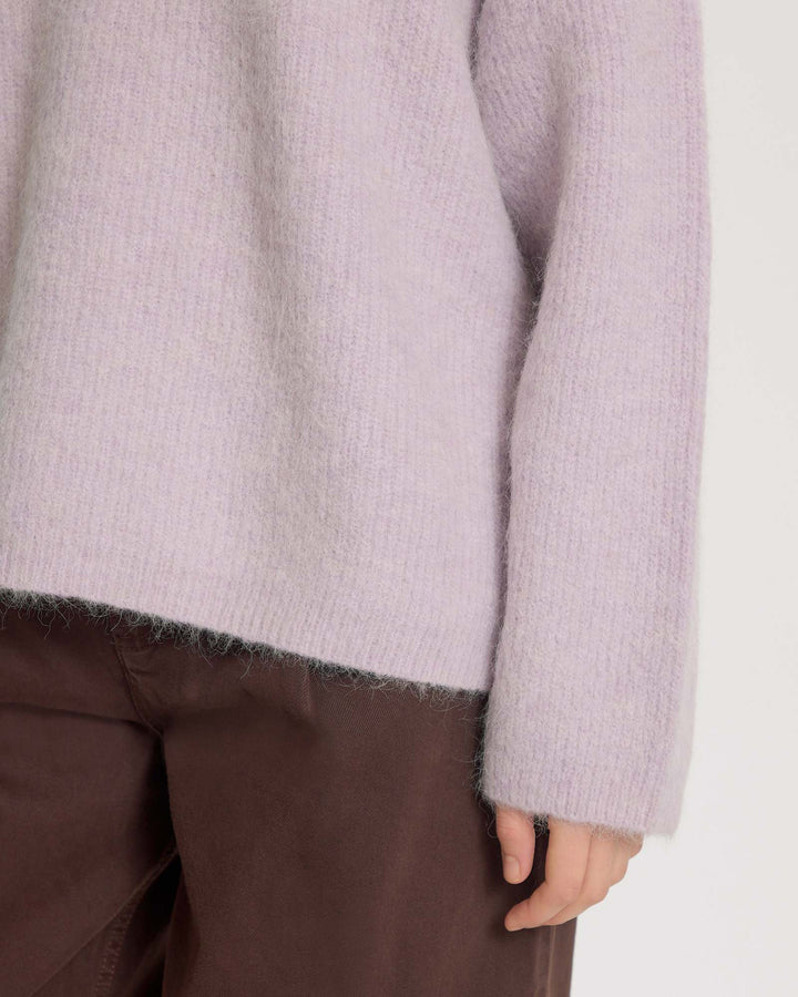 EDITED Pullover Bailee Jumper Fluffy Yarn Soft Lilac – Bild 4