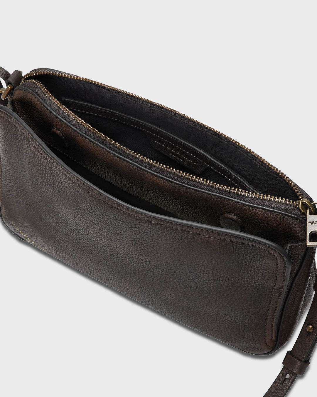 Liebeskind Berlin Handtasche Clarice II Crossbody M Deep Soil – Bild 3