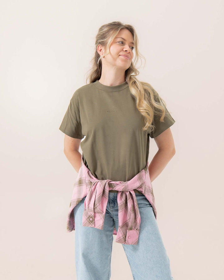 OH APRIL T-Shirt Ella Boxy T-Shirt Olive
