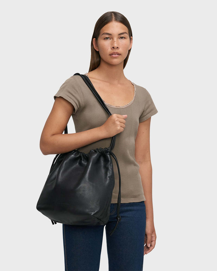 Lya Hobo M Black