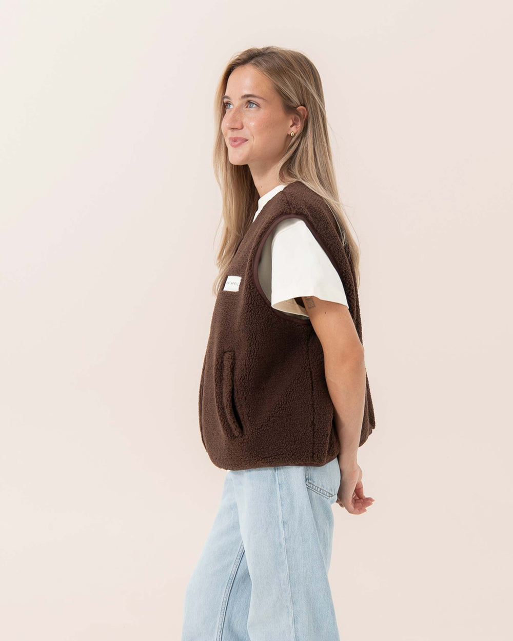 OH APRIL Weste Magnolia Fleece Vest Dark Brown – Bild 2