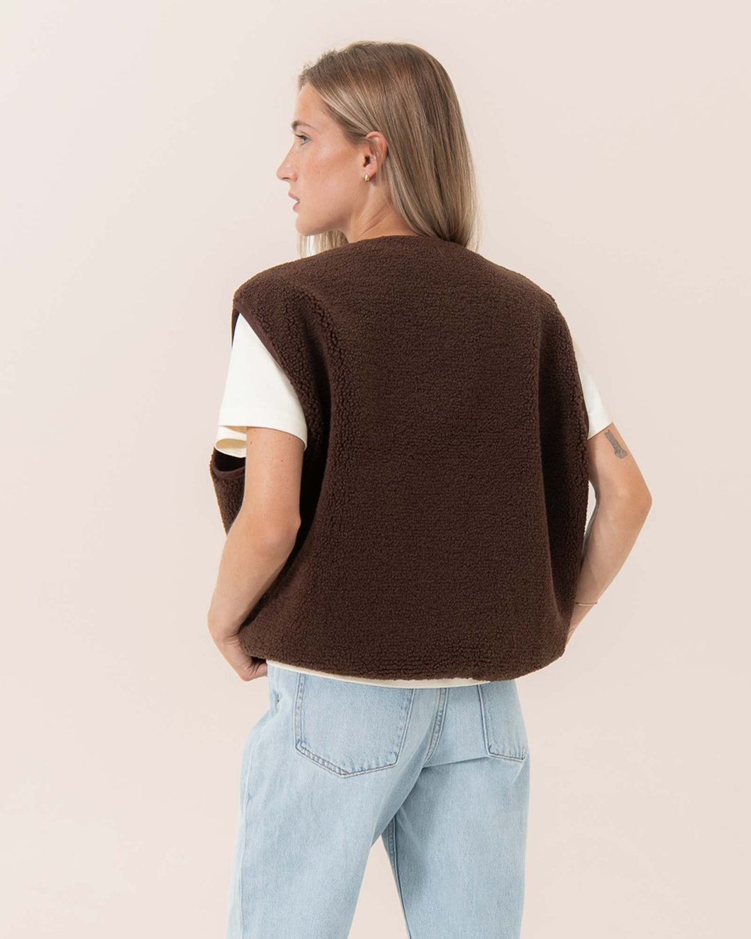 OH APRIL Weste Magnolia Fleece Vest Dark Brown – Bild 3