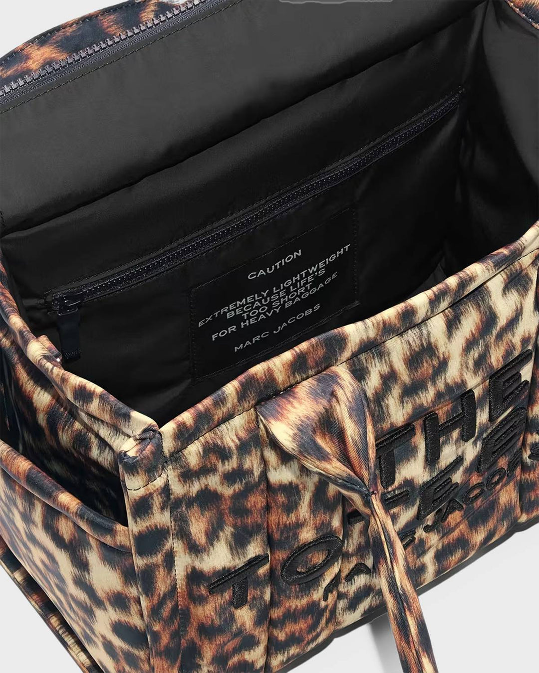 Marc Jacobs Handtasche Medium Tote Bag in Leopard Puffy Nylon – Bild 4