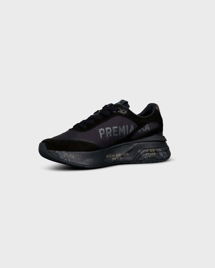 Moerund Black