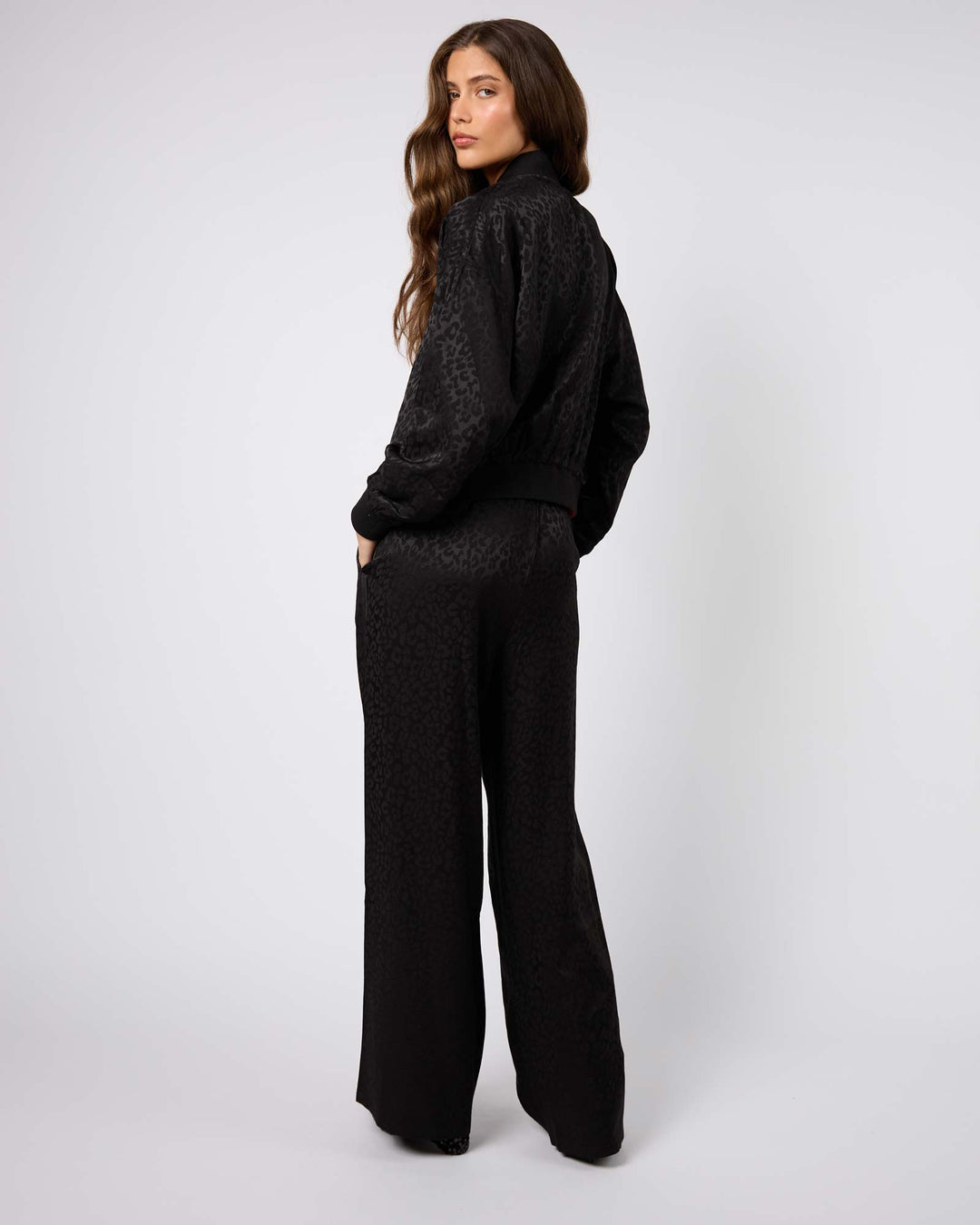 Saela Trackpants
Leo Black