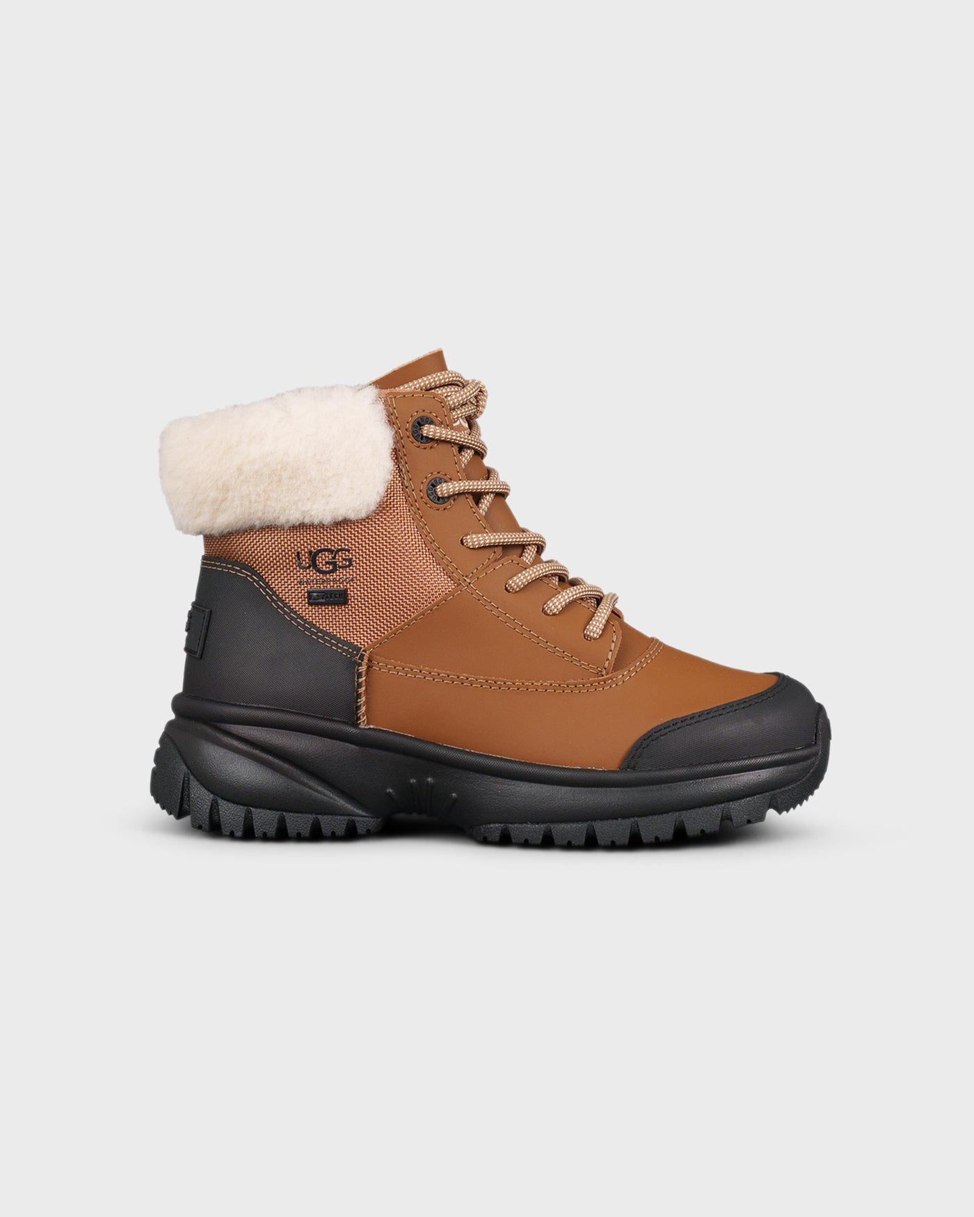 UGG Damen Boots Yose Fluff V2 Chesnut myMEID
