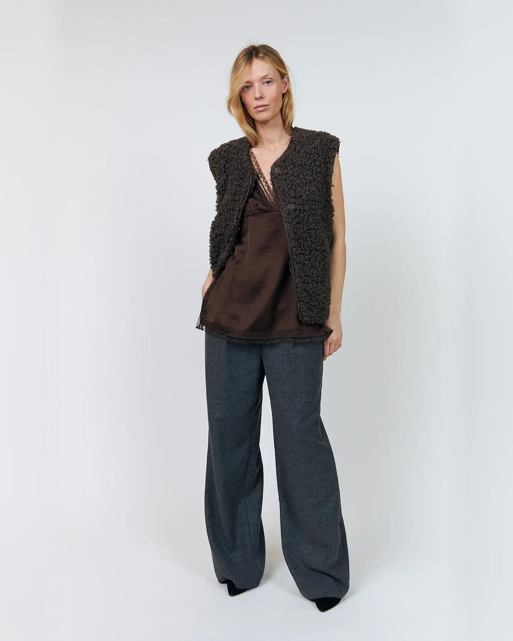 lollys laundry Weste VadaLL Vest Dark Mokka – Bild 2